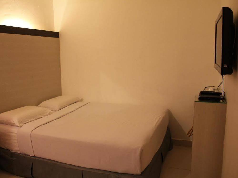 Time Hotel Seremban Esterno foto